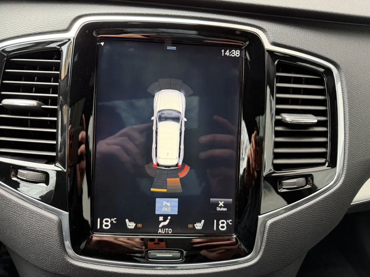 2.0 T8 Twin Engine AWD Momentum 7P Panorama dak Trekhaak