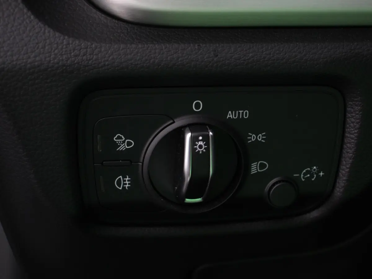 1.5 TFSI CNG Automaat S-Line Navigatie Parkeersensoren achter Cruise Control Stoelverwarming 18"Lichtmetalen velgen Ledverlichting Climate Control