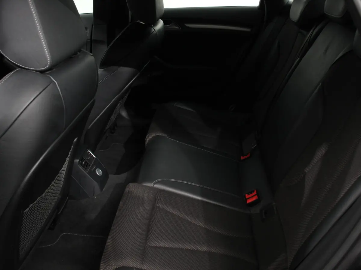 1.5 TFSI CNG Automaat S-Line Navigatie Parkeersensoren achter Cruise Control Stoelverwarming 18"Lichtmetalen velgen Ledverlichting Climate Control