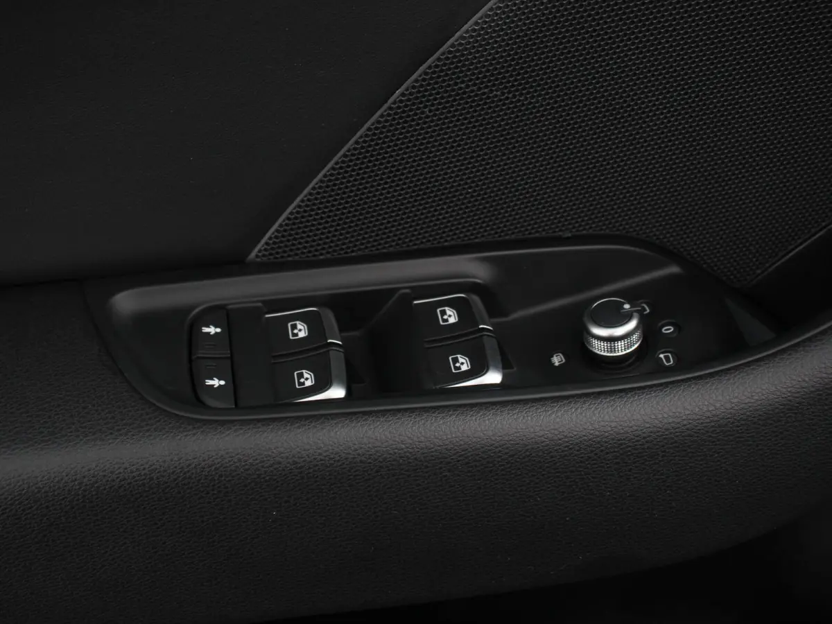 1.5 TFSI CNG Automaat S-Line Navigatie Parkeersensoren achter Cruise Control Stoelverwarming 18"Lichtmetalen velgen Ledverlichting Climate Control