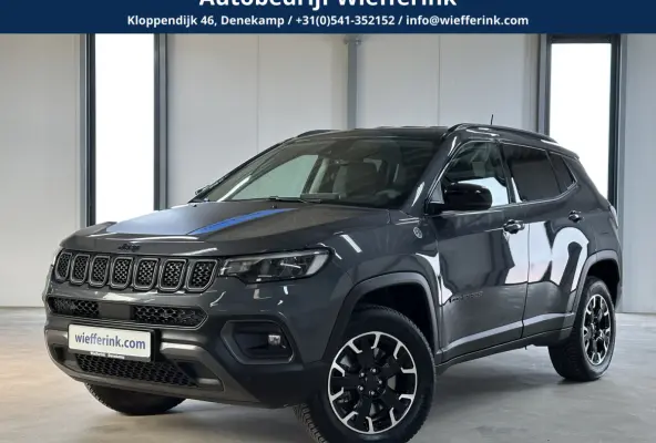 4xe 240 Plug-in Hybrid Trailhawk