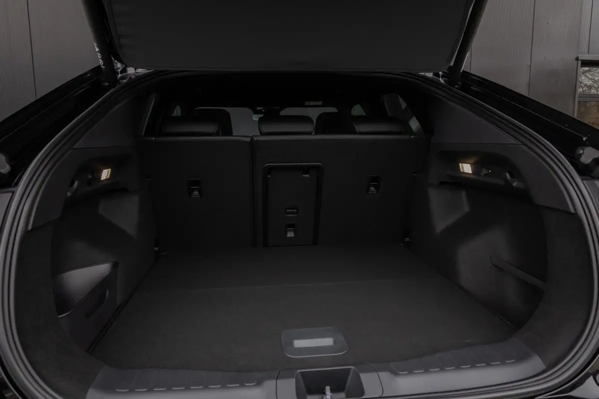 Premium Extended Range RWD 79 kWh | Wamrtepomp | Trekhaak | AGR-stoelen | Panoramadak | Head-up | 21 inch