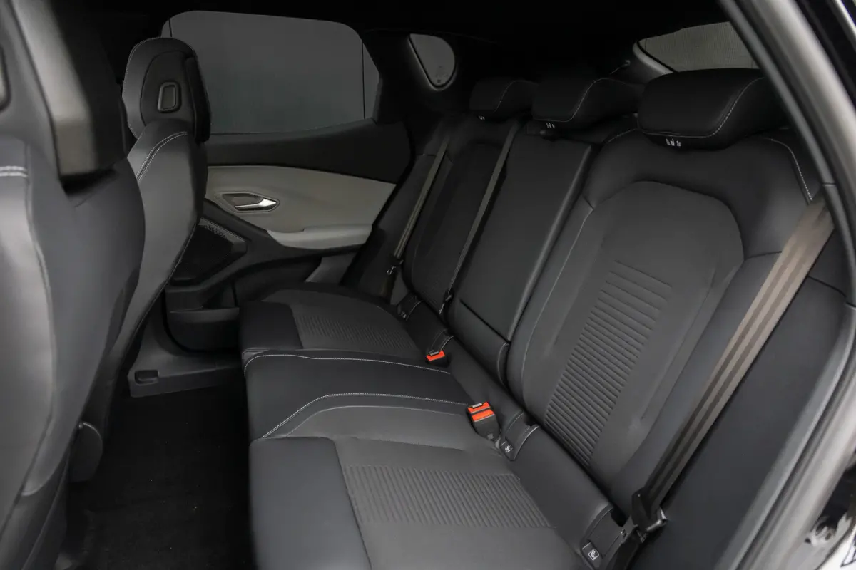 Premium Extended Range RWD 79 kWh | Wamrtepomp | Trekhaak | AGR-stoelen | Panoramadak | Head-up | 21 inch
