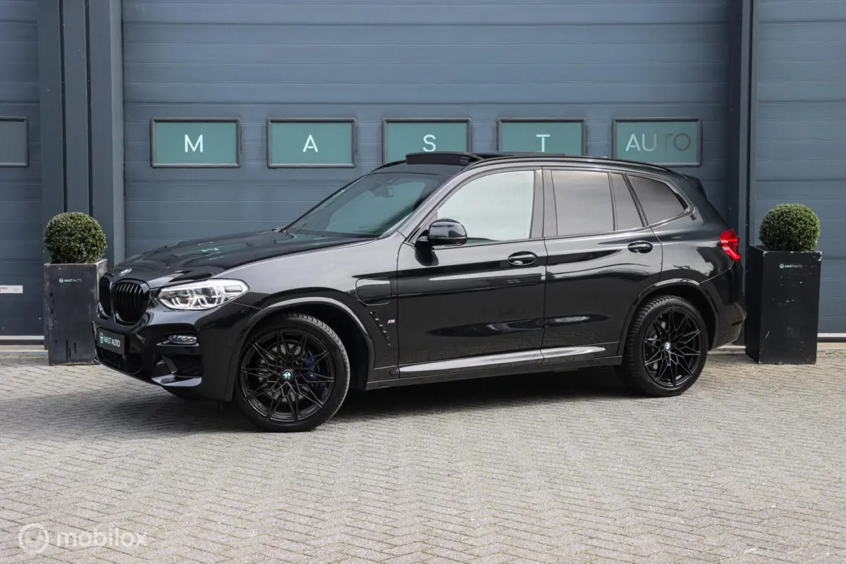 xDrive30e High Executive|M-Seats|PANO|H&K|HUD|Carbon|LED