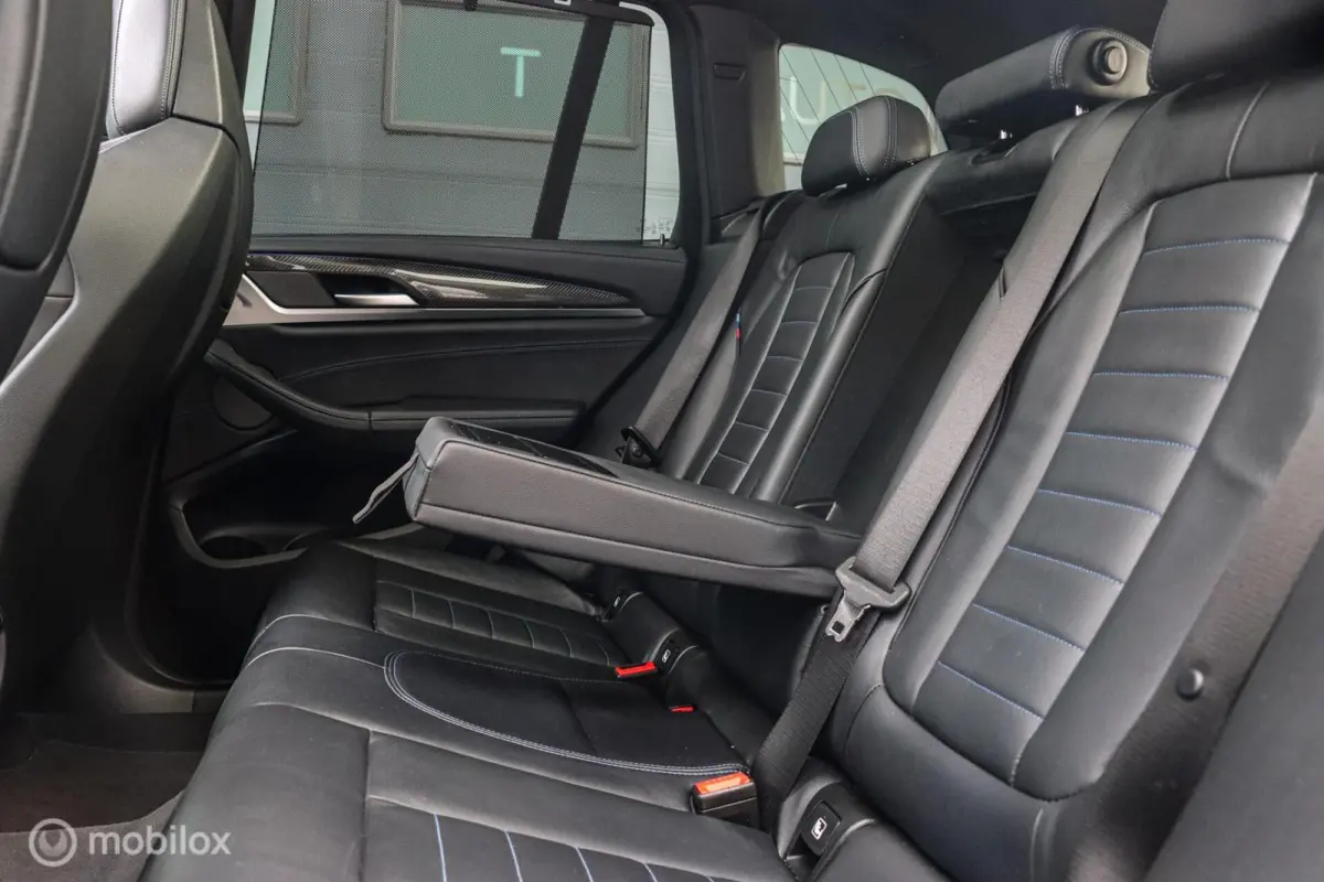 xDrive30e High Executive|M-Seats|PANO|H&K|HUD|Carbon|LED