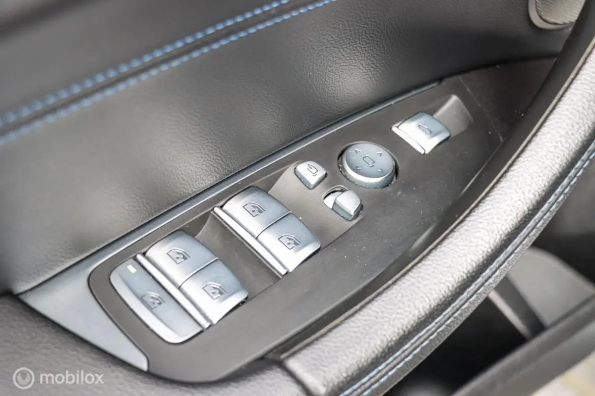xDrive30e High Executive|M-Seats|PANO|H&K|HUD|Carbon|LED