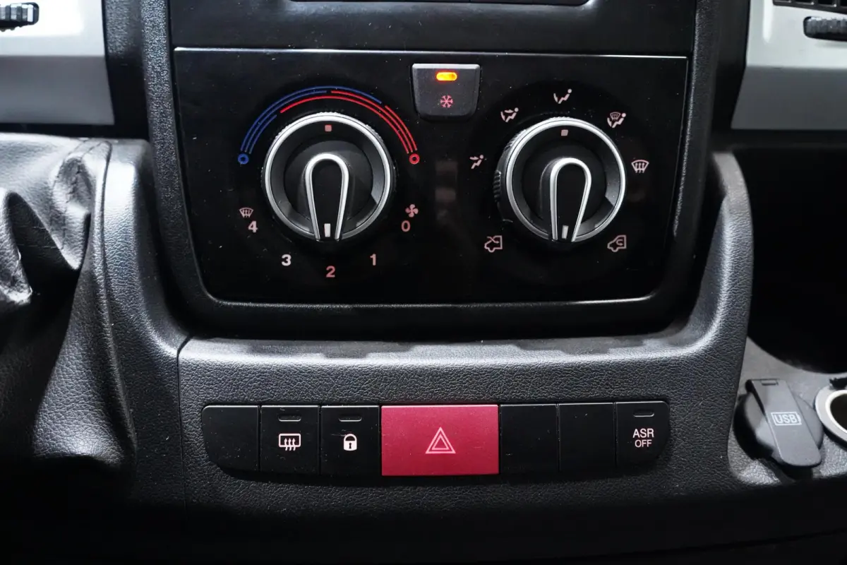 2.3 Mjet 130 pk L4H2 Navi, Cruise control Laadruimte Pakket, PDC achter, APK 12-2026, 3-Zits