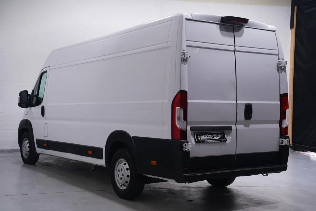 2.3 Mjet 130 pk L4H2 Navi, Cruise control Laadruimte Pakket, PDC achter, APK 12-2026, 3-Zits