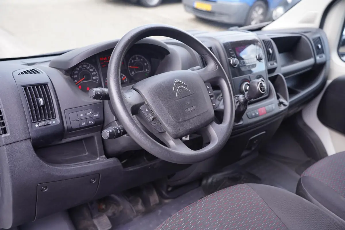 2.0 BlueHDi 130 pk L2H2 Airco Cruise control, PDC achter, Slechts 83 dkm, 3-Zits