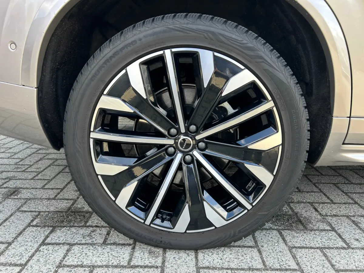2.0 T8 Plug-in hybrid AWD Ultra Dark | Bowers&Wilkins | Luchtvering | 360 camera | Trekhaak | HU-Display | Massage |