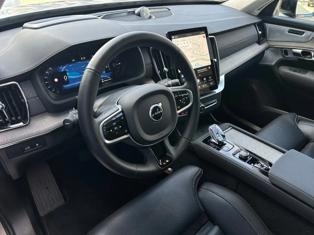 2.0 T8 Plug-in hybrid AWD Ultra Dark | Bowers&Wilkins | Luchtvering | 360 camera | Trekhaak | HU-Display | Massage |