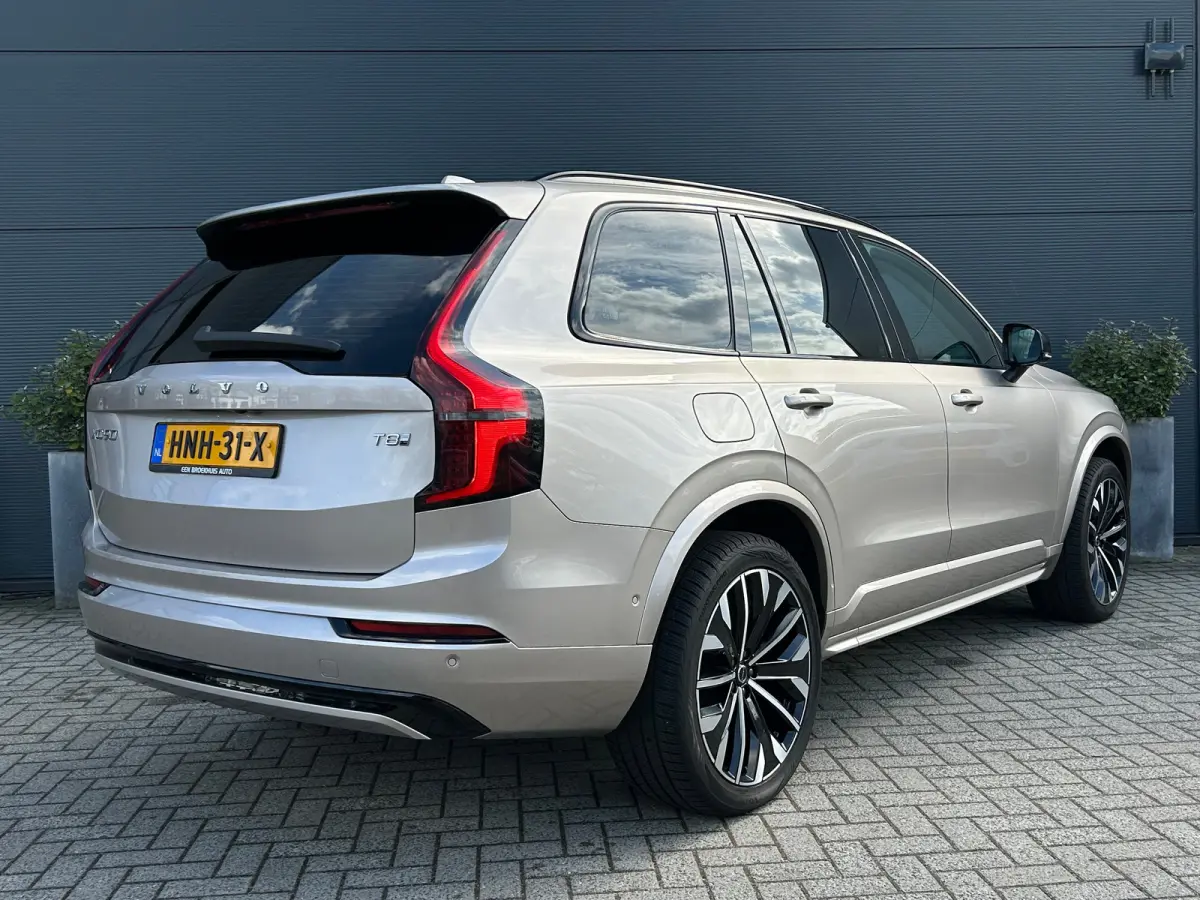 2.0 T8 Plug-in hybrid AWD Ultra Dark | Bowers&Wilkins | Luchtvering | 360 camera | Trekhaak | HU-Display | Massage |