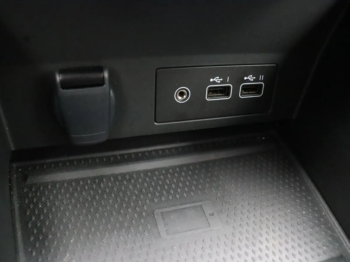 E-Tech Hybrid 145pk Techno | Grootscherm navigatie | Digitaal dashboard | Achteruitrijcamera |