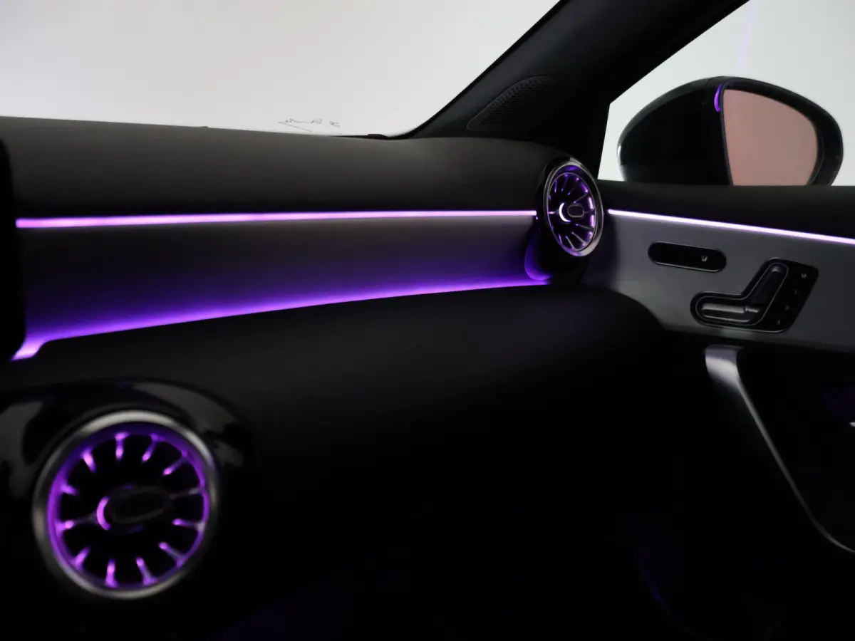 250e 218 PK SEDAN + PANORAMA | SFEERVERLICHTING | APPLE CARPLAY | MEMORY | STOELVERWARMING