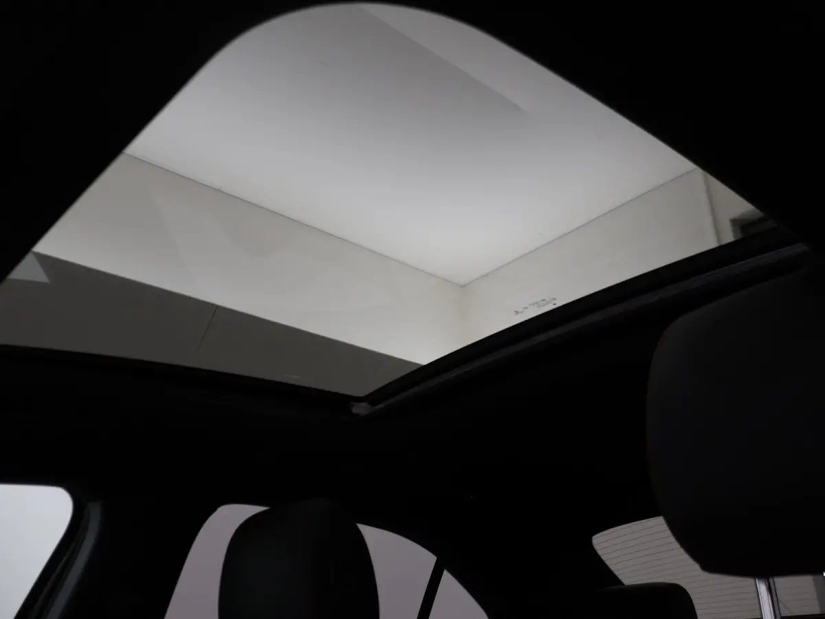 250e 218 PK SEDAN + PANORAMA | SFEERVERLICHTING | APPLE CARPLAY | MEMORY | STOELVERWARMING