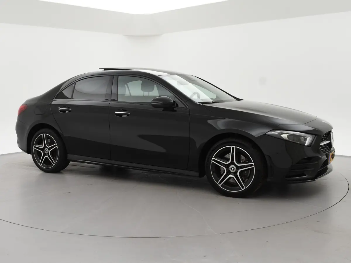 250e 218 PK SEDAN + PANORAMA | SFEERVERLICHTING | APPLE CARPLAY | MEMORY | STOELVERWARMING
