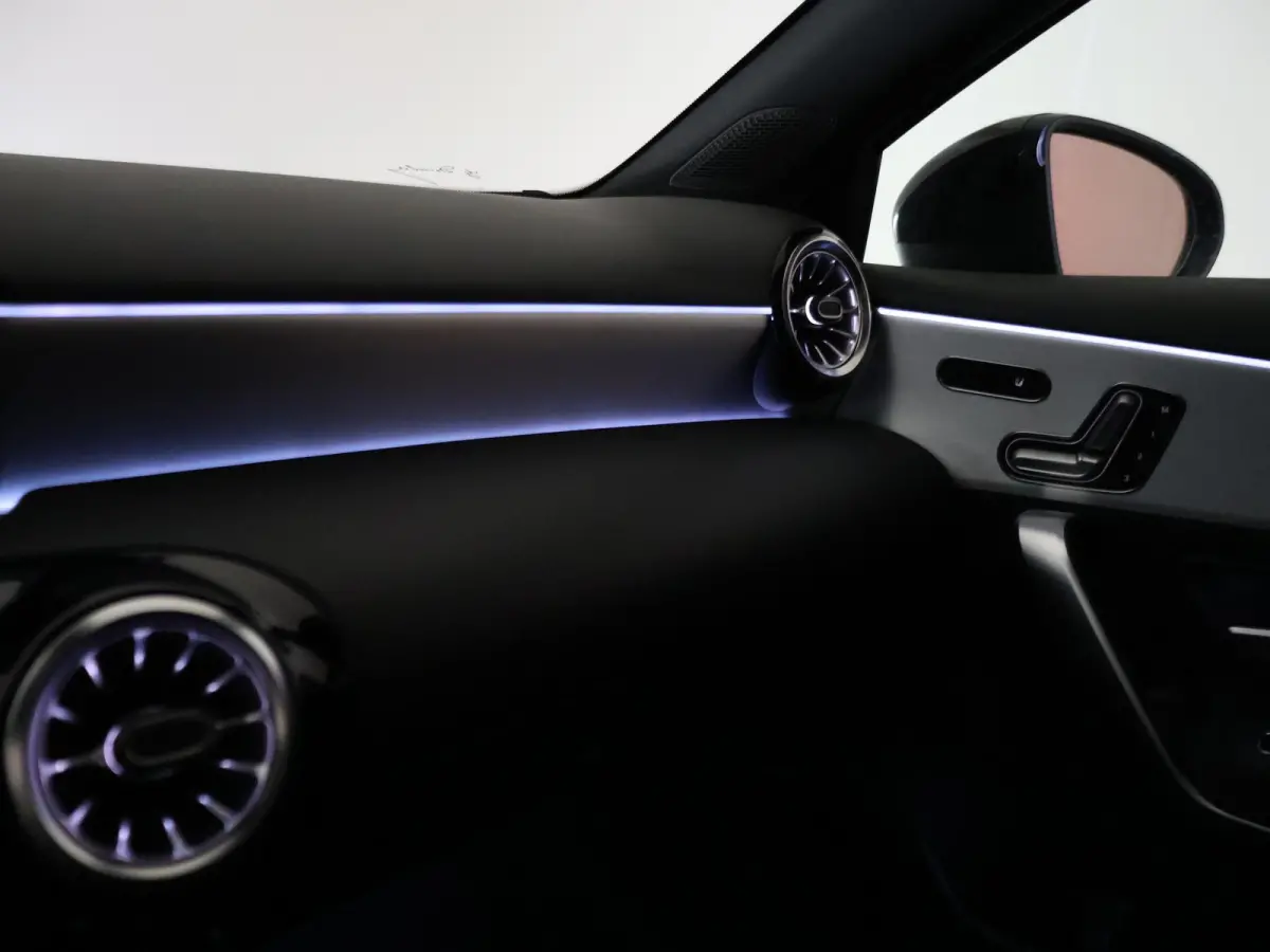 250e 218 PK SEDAN + PANORAMA | SFEERVERLICHTING | APPLE CARPLAY | MEMORY | STOELVERWARMING