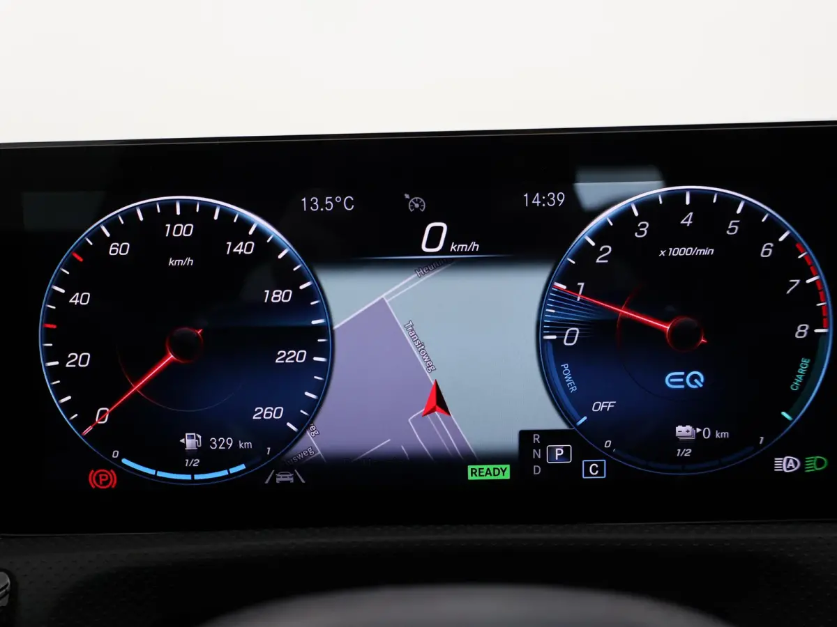 250e 218 PK SEDAN + PANORAMA | SFEERVERLICHTING | APPLE CARPLAY | MEMORY | STOELVERWARMING