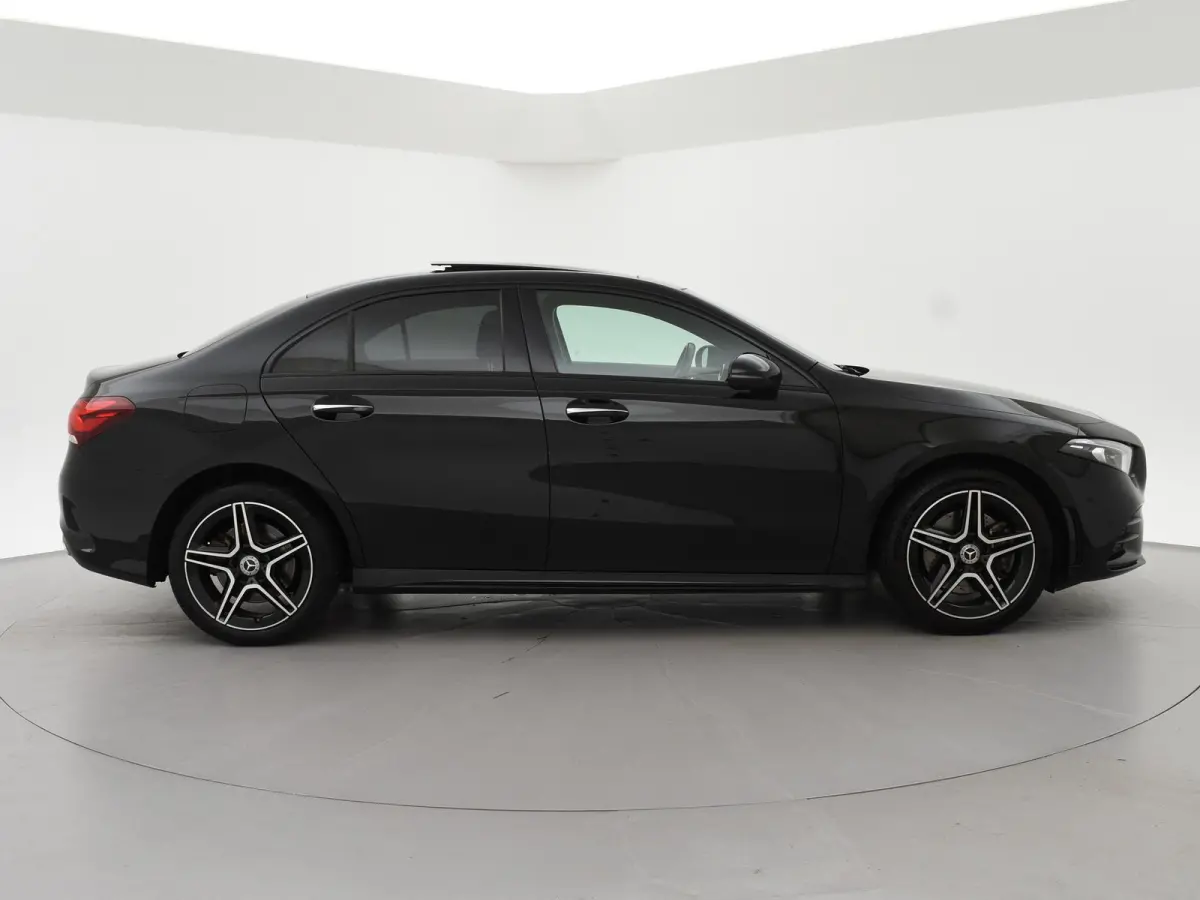 250e 218 PK SEDAN + PANORAMA | SFEERVERLICHTING | APPLE CARPLAY | MEMORY | STOELVERWARMING