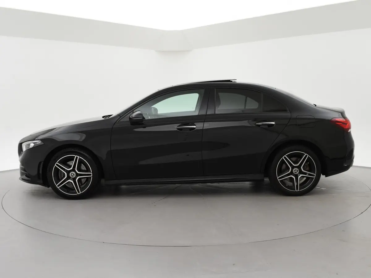 250e 218 PK SEDAN + PANORAMA | SFEERVERLICHTING | APPLE CARPLAY | MEMORY | STOELVERWARMING