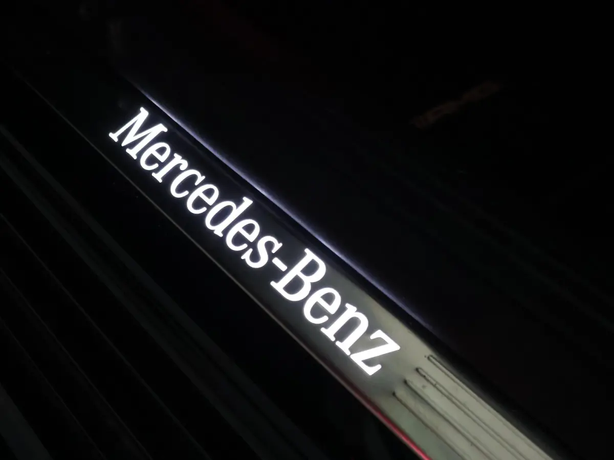 250e 218 PK SEDAN + PANORAMA | SFEERVERLICHTING | APPLE CARPLAY | MEMORY | STOELVERWARMING