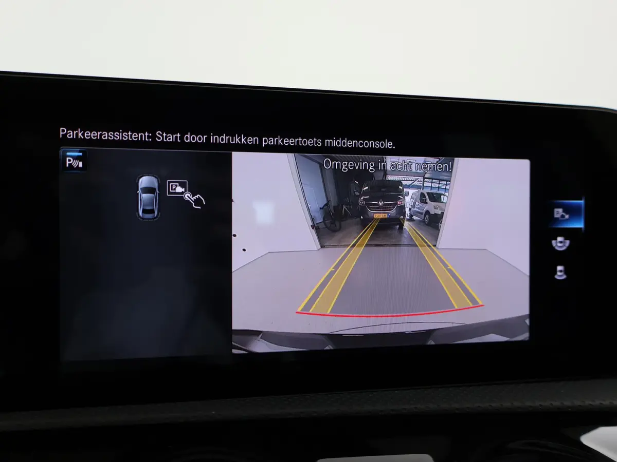 250e 218 PK SEDAN + PANORAMA | SFEERVERLICHTING | APPLE CARPLAY | MEMORY | STOELVERWARMING