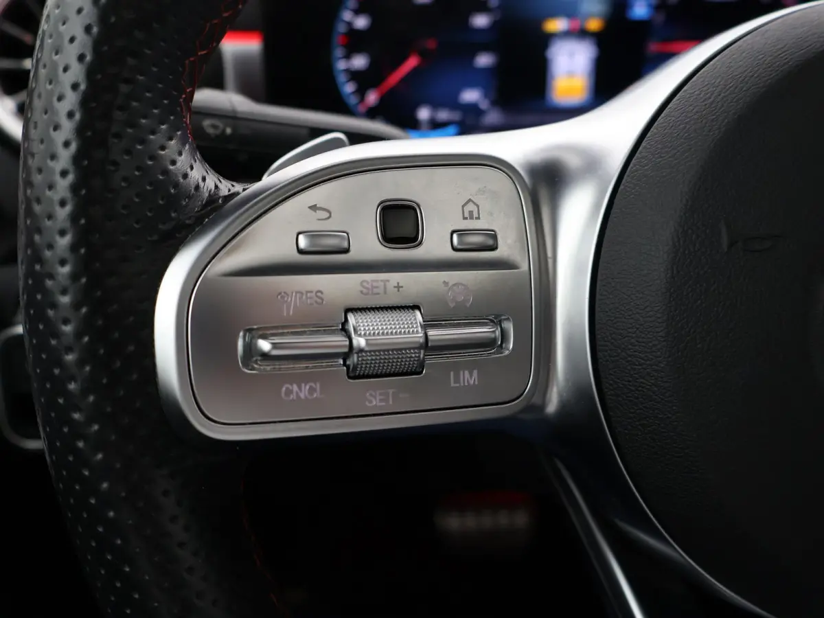 250e 218 PK SEDAN + PANORAMA | SFEERVERLICHTING | APPLE CARPLAY | MEMORY | STOELVERWARMING