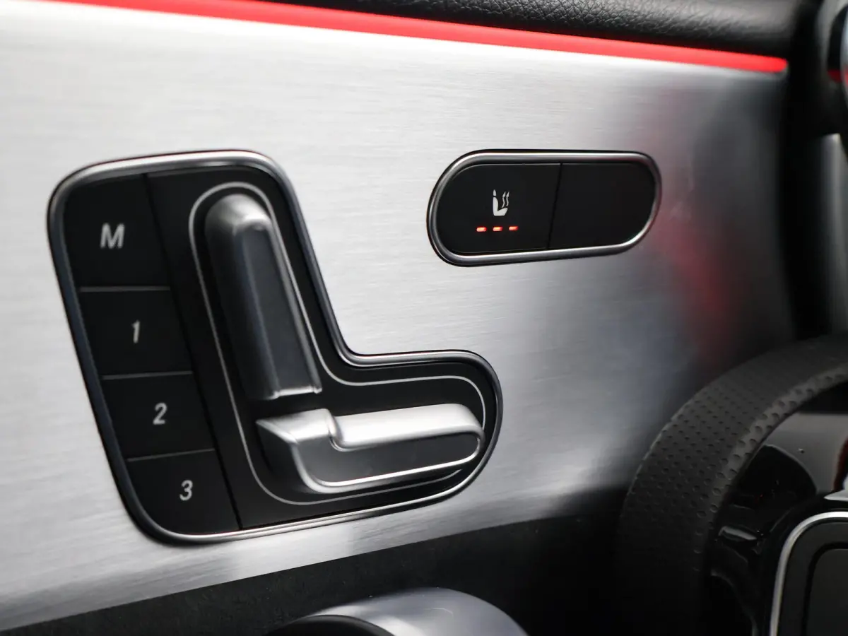 250e 218 PK SEDAN + PANORAMA | SFEERVERLICHTING | APPLE CARPLAY | MEMORY | STOELVERWARMING