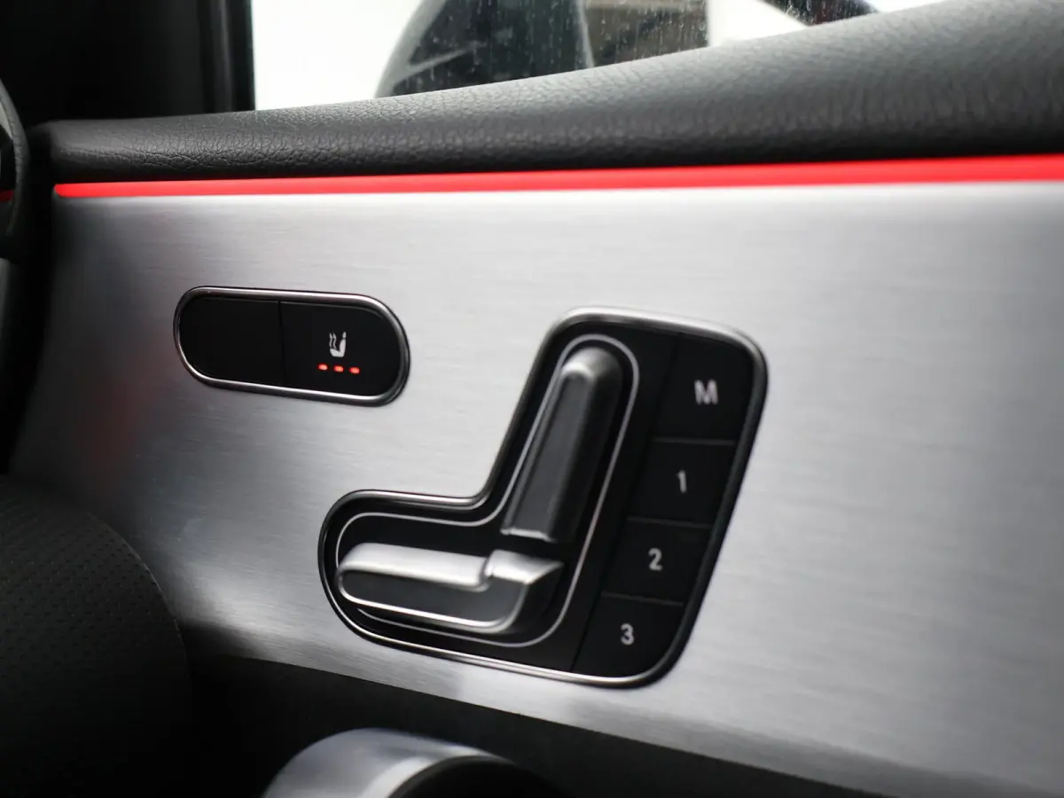 250e 218 PK SEDAN + PANORAMA | SFEERVERLICHTING | APPLE CARPLAY | MEMORY | STOELVERWARMING