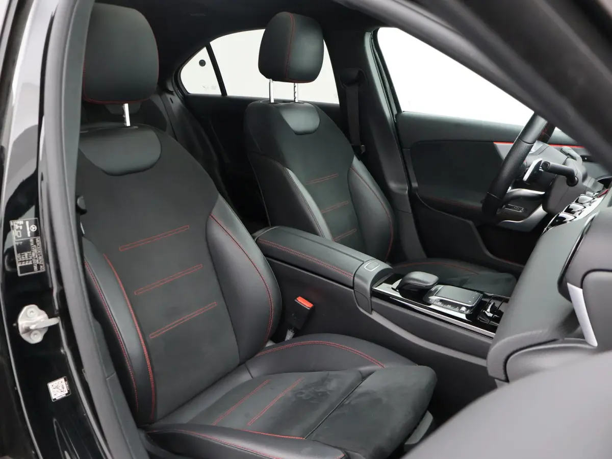 250e 218 PK SEDAN + PANORAMA | SFEERVERLICHTING | APPLE CARPLAY | MEMORY | STOELVERWARMING