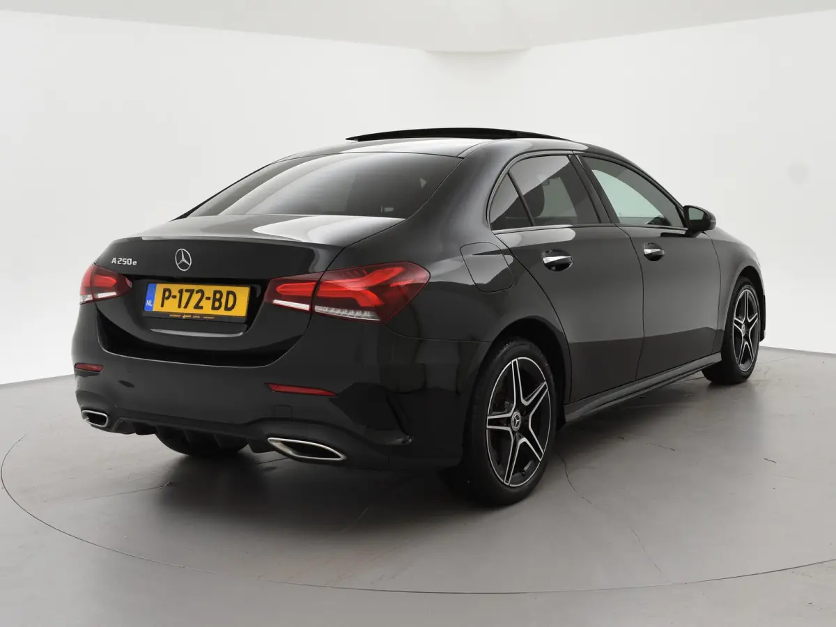 250e 218 PK SEDAN + PANORAMA | SFEERVERLICHTING | APPLE CARPLAY | MEMORY | STOELVERWARMING