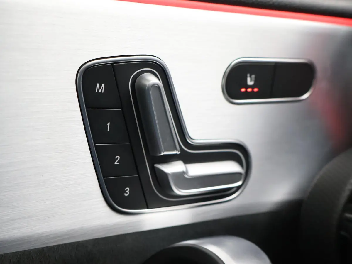 250e 218 PK SEDAN + PANORAMA | SFEERVERLICHTING | APPLE CARPLAY | MEMORY | STOELVERWARMING