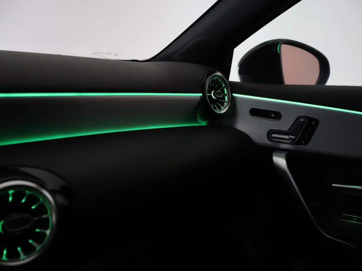 250e 218 PK SEDAN + PANORAMA | SFEERVERLICHTING | APPLE CARPLAY | MEMORY | STOELVERWARMING