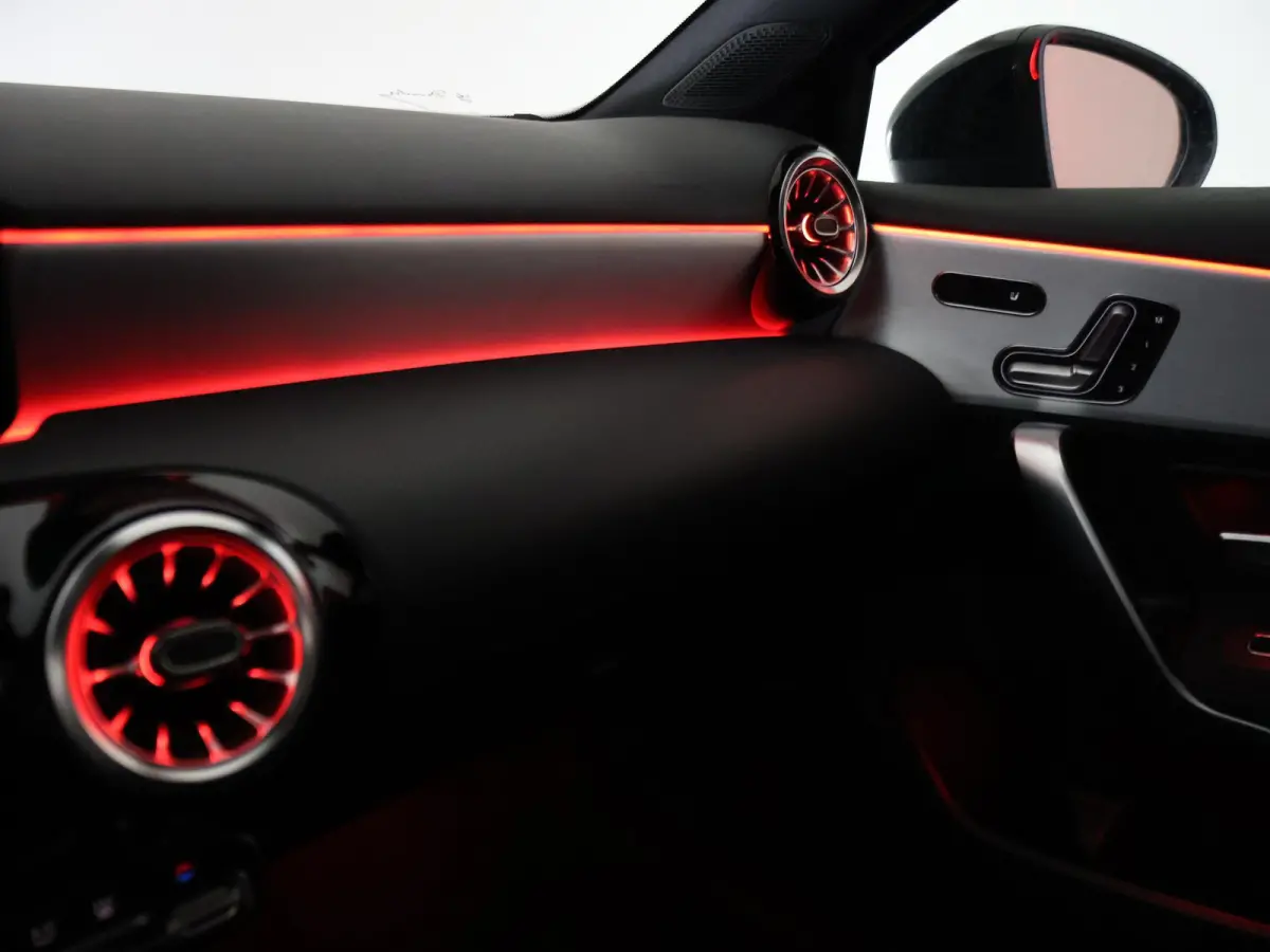 250e 218 PK SEDAN + PANORAMA | SFEERVERLICHTING | APPLE CARPLAY | MEMORY | STOELVERWARMING