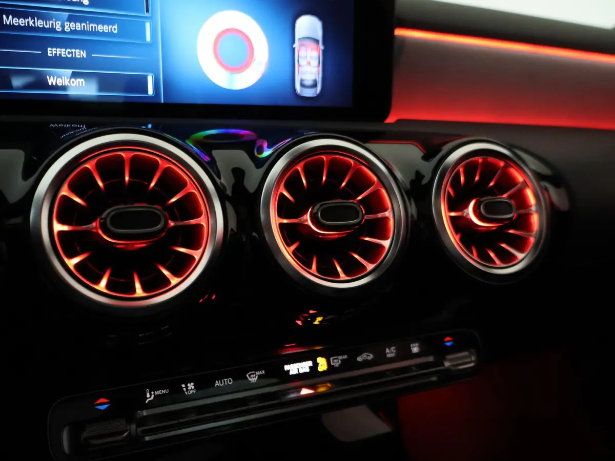 250e 218 PK SEDAN + PANORAMA | SFEERVERLICHTING | APPLE CARPLAY | MEMORY | STOELVERWARMING