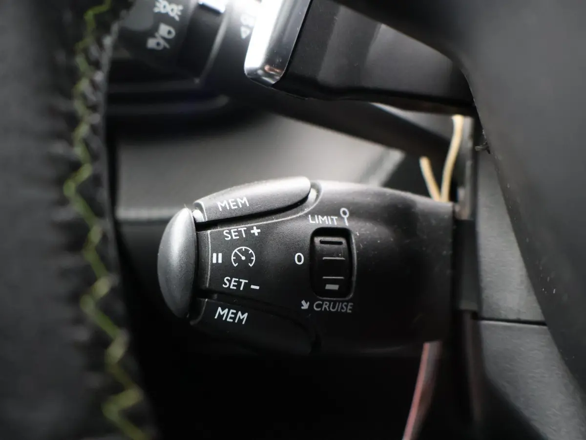 1.2 PT 130 PK AUT. GT-LINE + PANORAMA | SFEERVERL. | 3D COCKPIT | STOELVERW. | APPLE CARPLAY | CAMERA