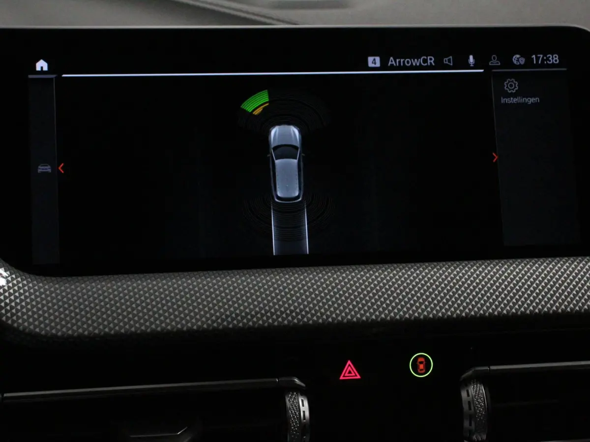 118i Automaat Sportline Business Edition Navigatie Cruise control LED Parkeersensor achter Navigatie Apple Carplay/ Android Auto Lichtmetalen velgen Digitale Cockpit