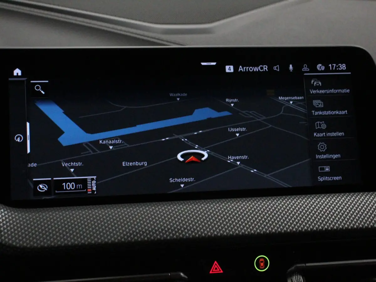118i Automaat Sportline Business Edition Navigatie Cruise control LED Parkeersensor achter Navigatie Apple Carplay/ Android Auto Lichtmetalen velgen Digitale Cockpit