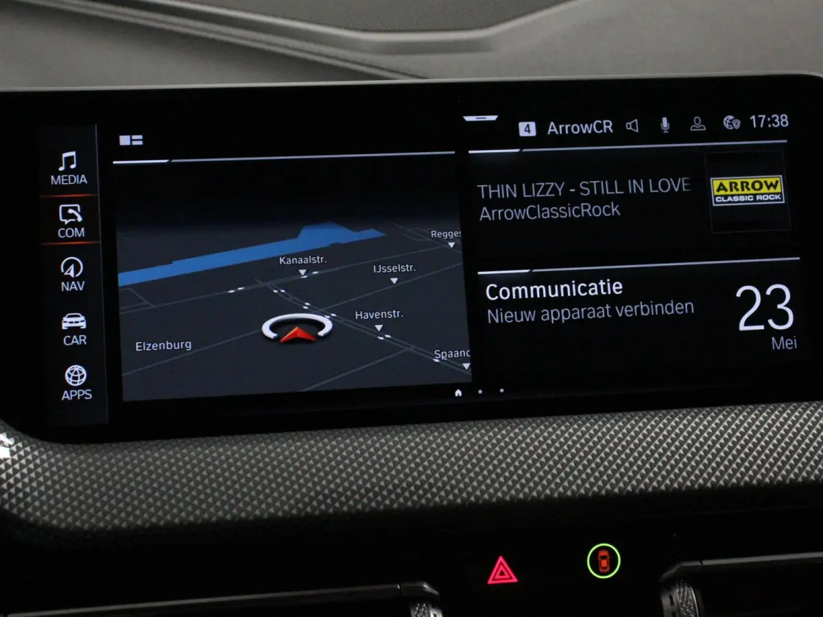 118i Automaat Sportline Business Edition Navigatie Cruise control LED Parkeersensor achter Navigatie Apple Carplay/ Android Auto Lichtmetalen velgen Digitale Cockpit
