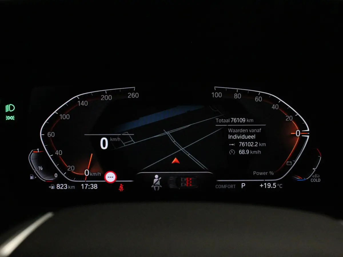 118i Automaat Sportline Business Edition Navigatie Cruise control LED Parkeersensor achter Navigatie Apple Carplay/ Android Auto Lichtmetalen velgen Digitale Cockpit