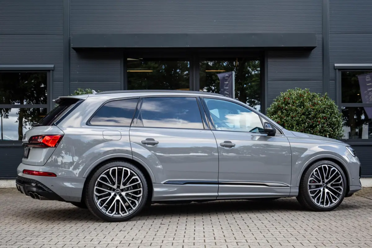 SQ7 4.0 TFSI 507pk 7p Nardo Grey, Keramisch, B&O Advanced, Full-options