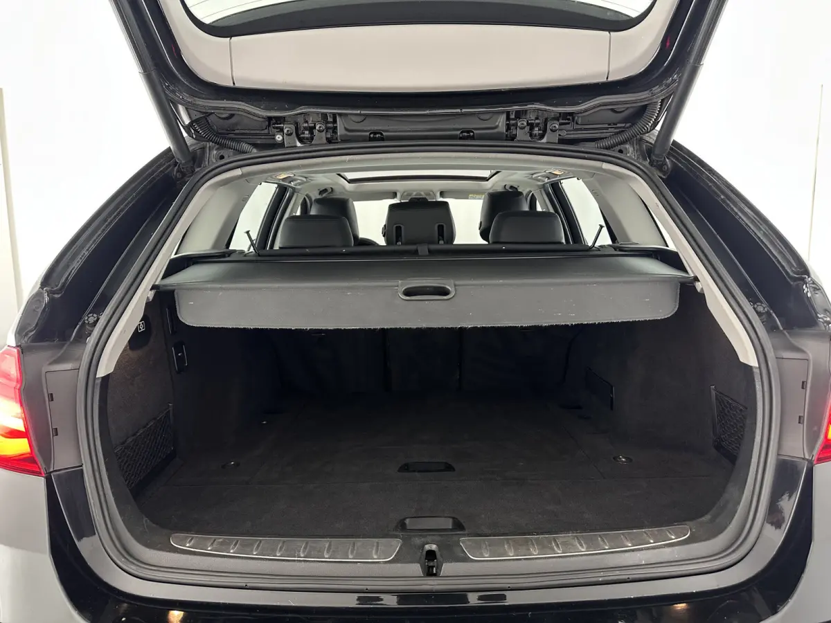 320d EDE Corporate Lease Essential Aut. *PANO | FULL-LEATHER | FULL-LED | NAVI-FULLMAP | HEATED-COMFORTSEATS | HIFI-SOUND | ECC | PDC | CRUISE | 16''ALU*