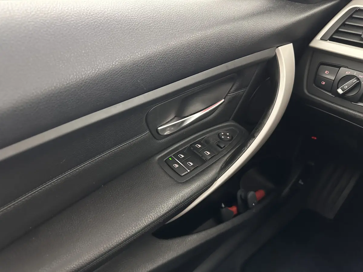 320d EDE Corporate Lease Essential Aut. *PANO | FULL-LEATHER | FULL-LED | NAVI-FULLMAP | HEATED-COMFORTSEATS | HIFI-SOUND | ECC | PDC | CRUISE | 16''ALU*