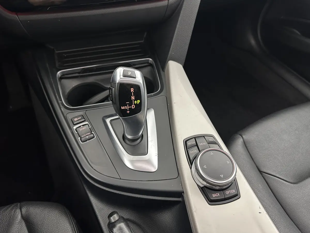 320d EDE Corporate Lease Essential Aut. *PANO | FULL-LEATHER | FULL-LED | NAVI-FULLMAP | HEATED-COMFORTSEATS | HIFI-SOUND | ECC | PDC | CRUISE | 16''ALU*