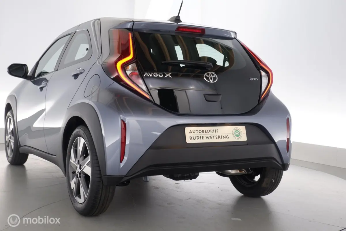 Hybrid 115 pulse dab|cam|carplay|lmv17
