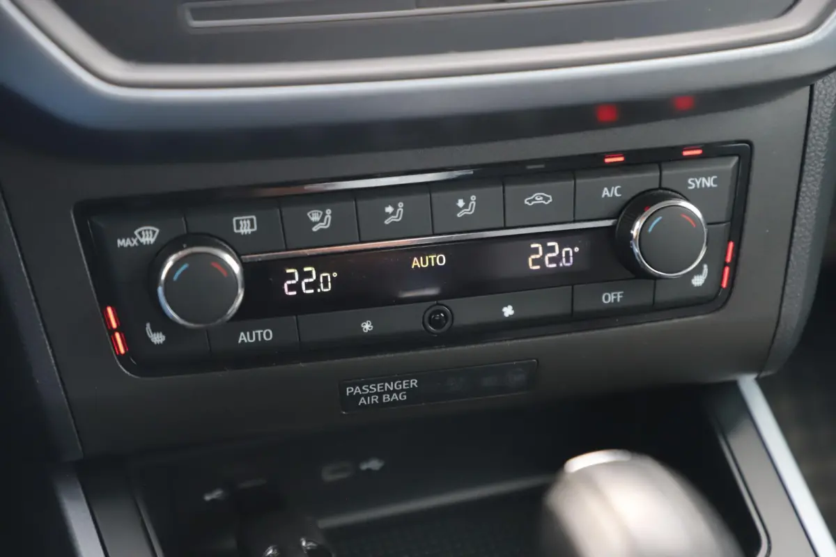 1.0 TSI Style Business Intense Plus Automaat DSG 16 inch Carplay Android Navigatie Stoelverwarming Clima Cruise Control