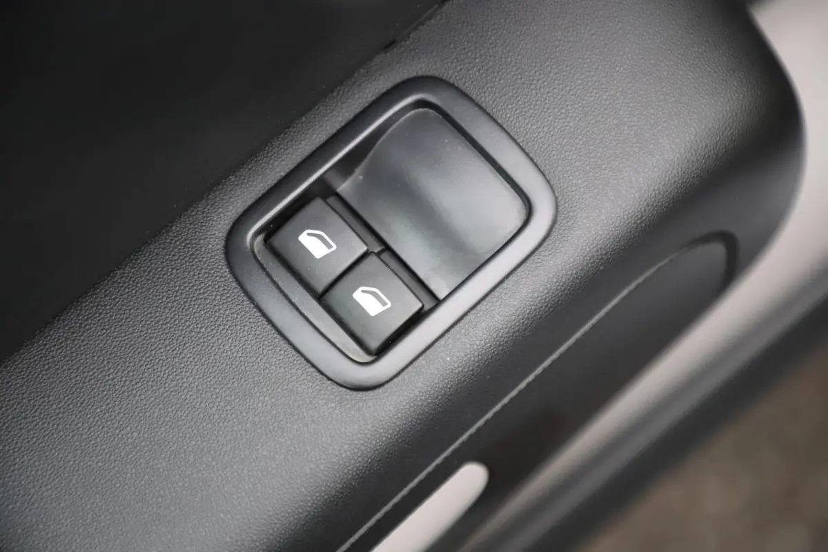 1.2 PureTech Feel Navigatie Carplay Android Climate Cruise Control Rijstrooksensor Parkeersensor All-season banden!