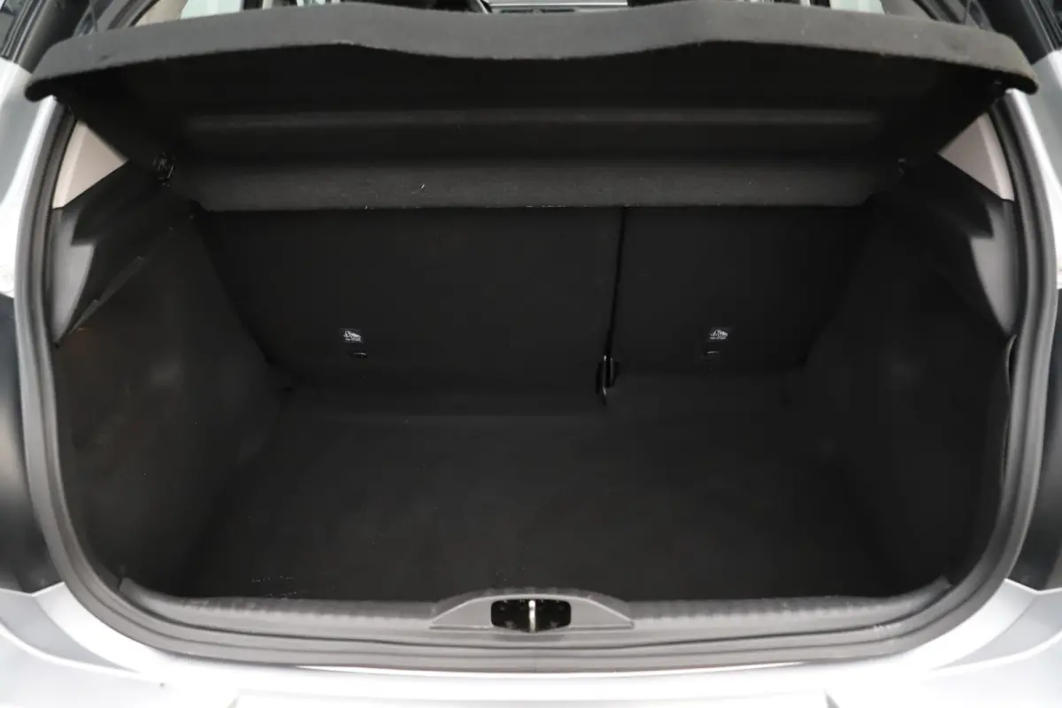 1.2 PureTech Feel Navigatie Carplay Android Climate Cruise Control Rijstrooksensor Parkeersensor All-season banden!