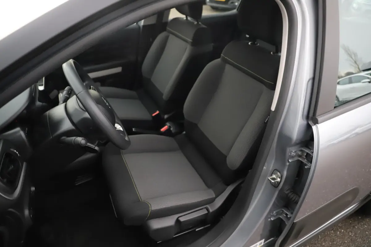 1.2 PureTech Feel Navigatie Carplay Android Climate Cruise Control Rijstrooksensor Parkeersensor All-season banden!