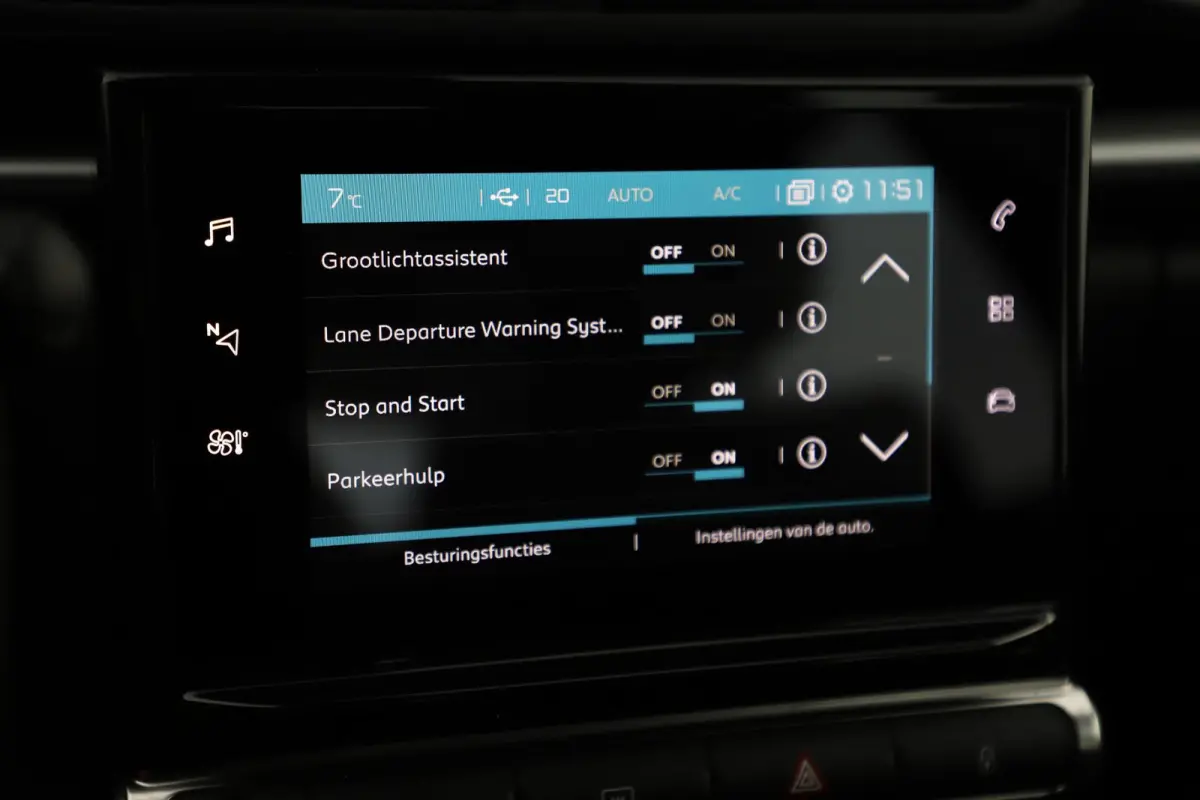 1.2 PureTech Feel Navigatie Carplay Android Climate Cruise Control Rijstrooksensor Parkeersensor All-season banden!